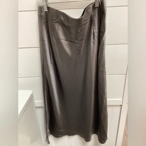 Quince 100% Washable Silk Midi Skirt – Size M – Charcoal Gray - Picture 5 of 9